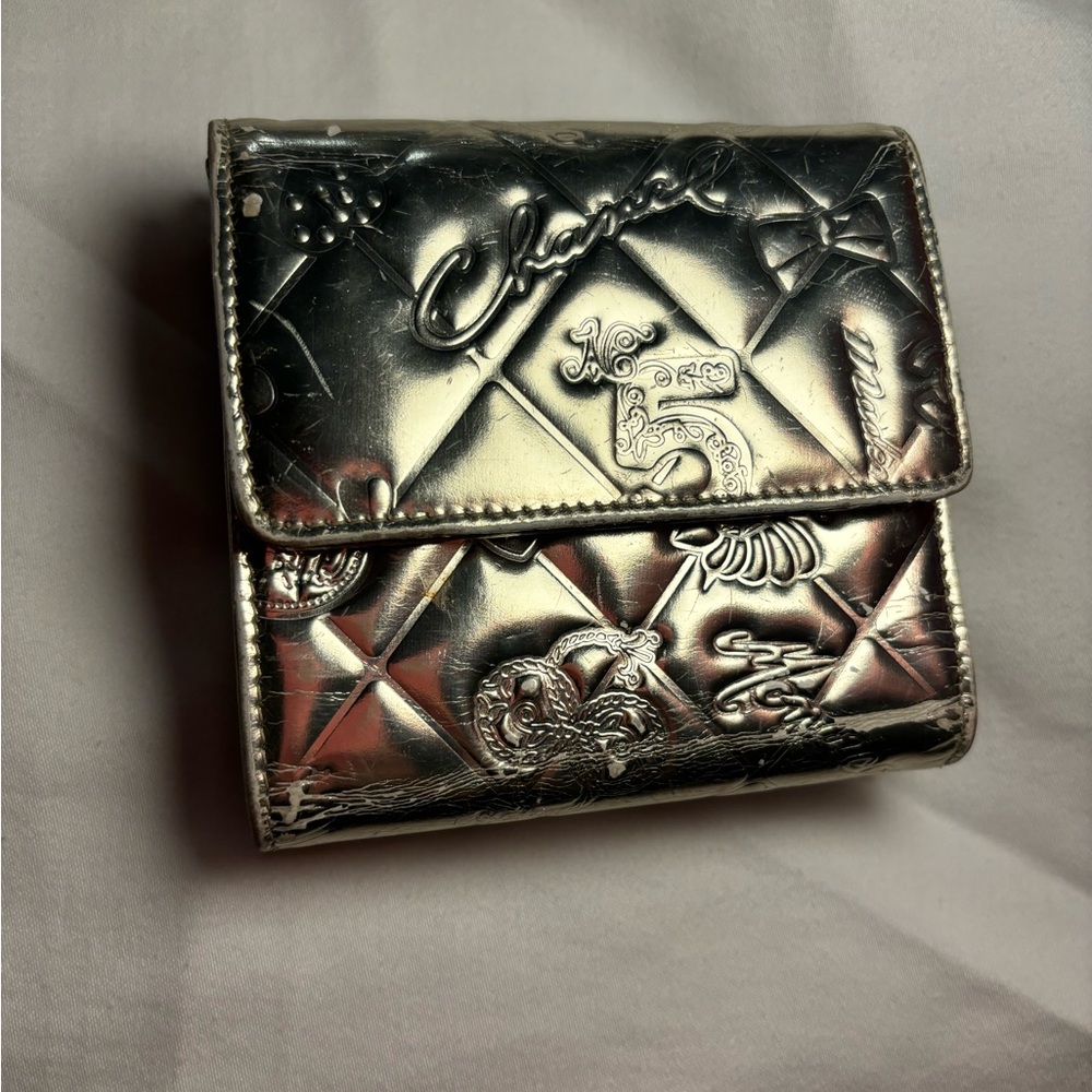 Gold Chanel vintage 2006- small wallet with a non brand chain